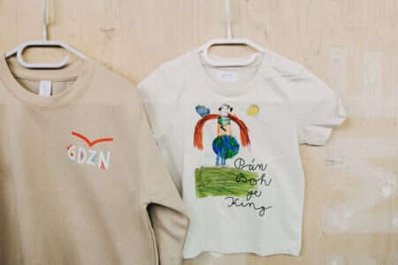 PAN BÓG JEST KRÓLEM – koszulka dziecięca unisex